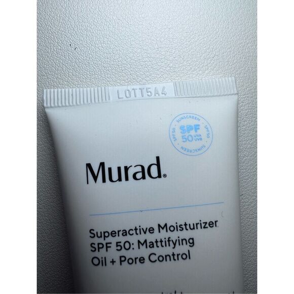 Murad Superactive Moisturizer SPF 50: Mattifying Oil + Pore Control - Picture 4 of 5